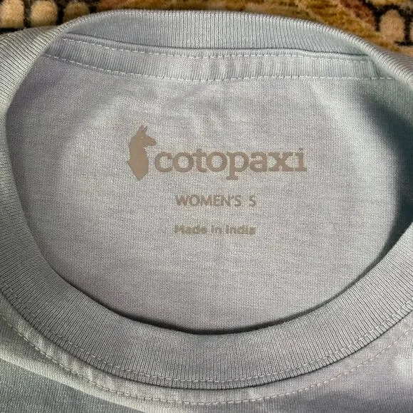 Cotopaxi Graphic Logo T-shirt Women's Cropped Outdoor Hiking Top Size Small - Picture 5 of 11